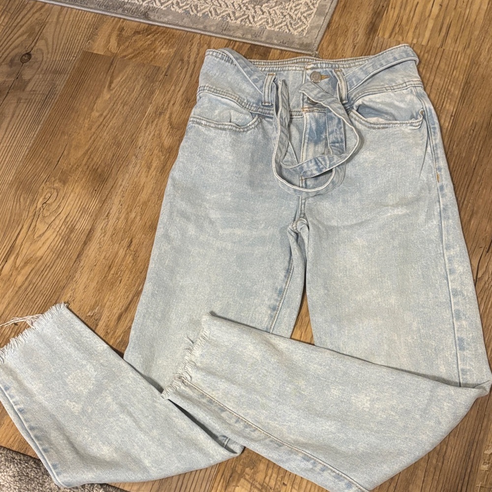 SO Light Wash Ankle Jeans